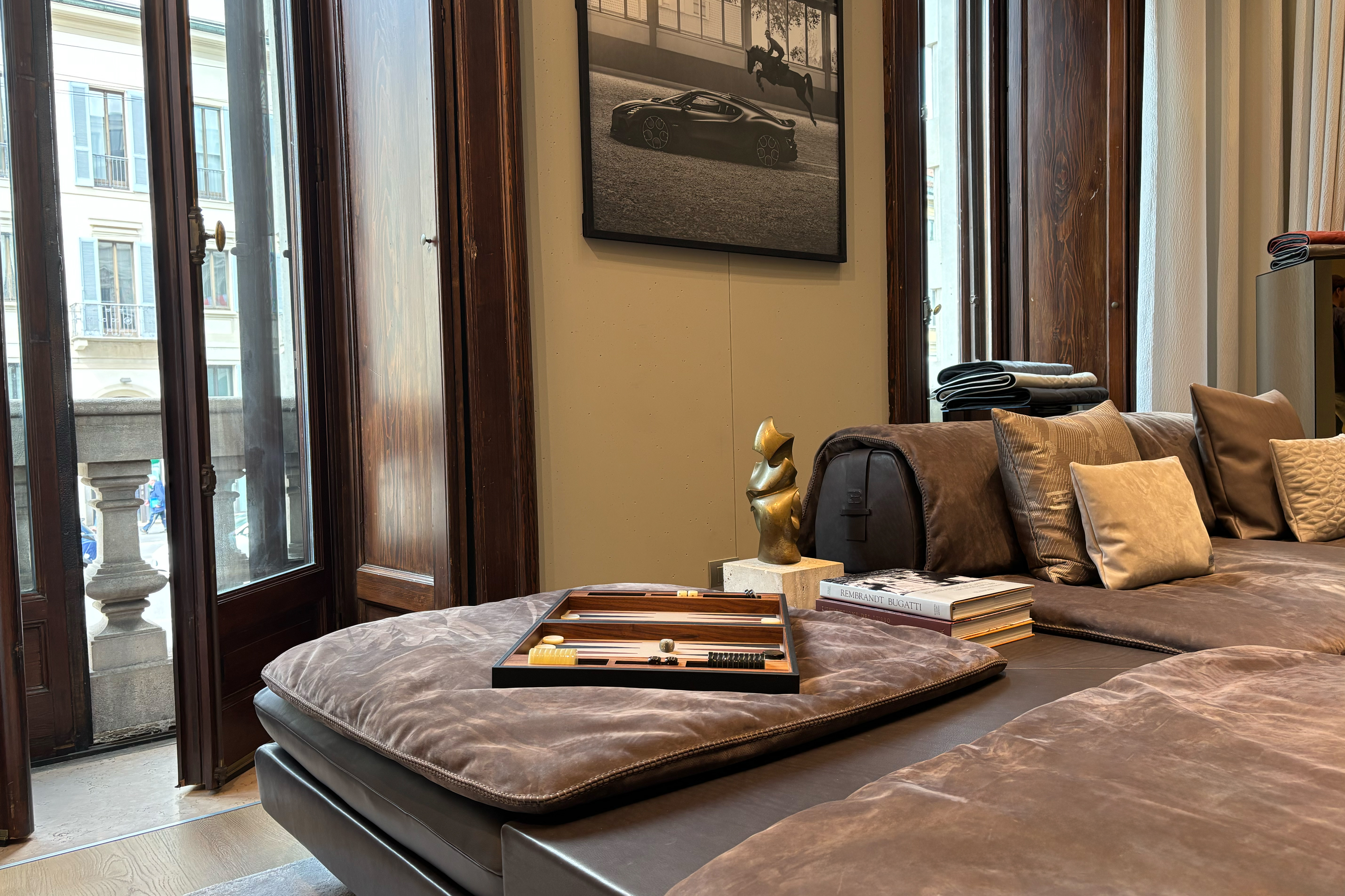 Bugatti Home introduces the new TYPE_21 modular sofa – a sur mesure system conceived around flexibility, comfort and personalization.